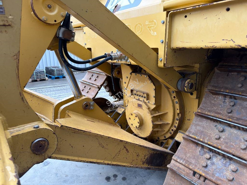 Buldozér Caterpillar D6T