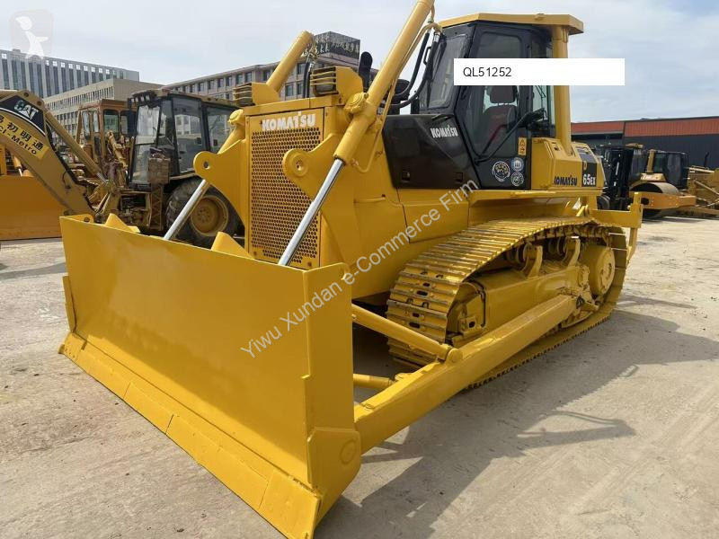 Buldozér Komatsu D65