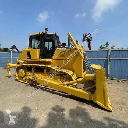 Buldozér Komatsu D65