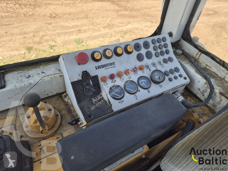 Бульдозер Liebherr 712 B-M