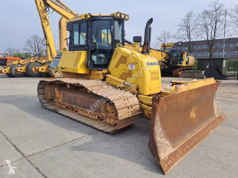 بلدوزر Komatsu i-24