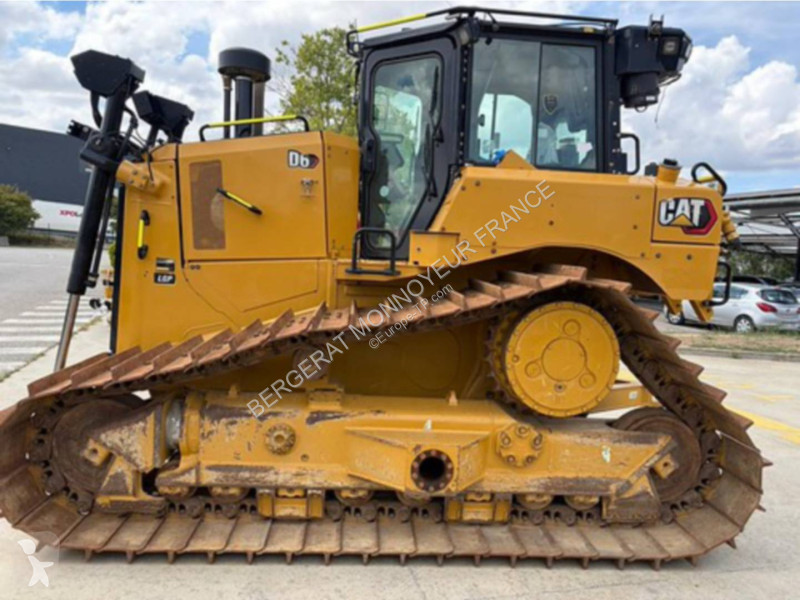 بلدوزر Caterpillar D6