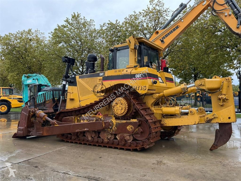 بلدوزر Caterpillar D8T