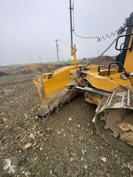بلدوزر Caterpillar D6