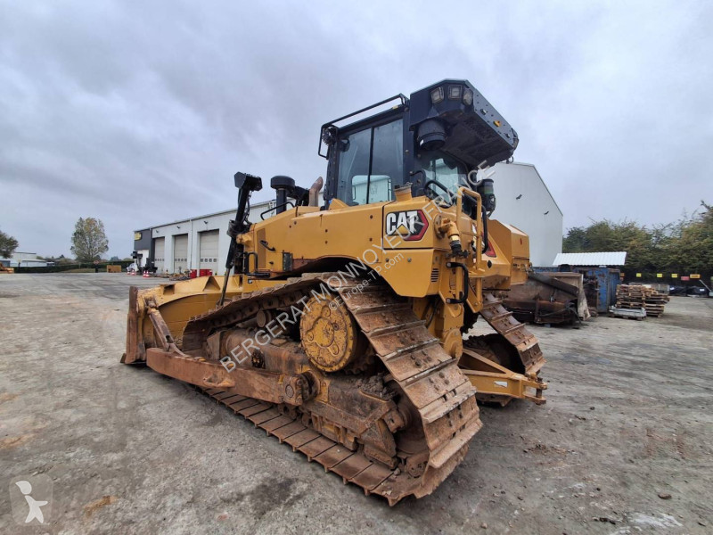 بلدوزر Caterpillar D6