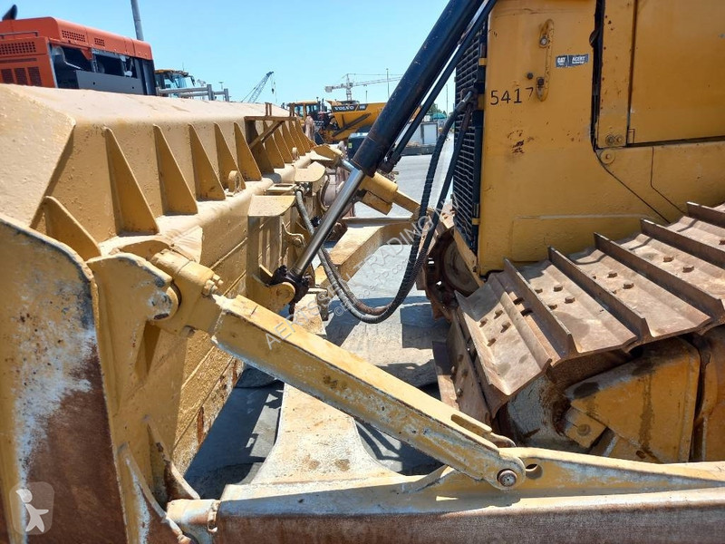 Bulldozer Caterpillar D6T (Abu Dhabi)