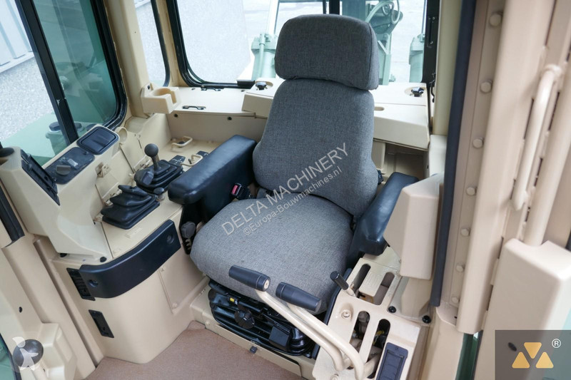 بلدوزر Caterpillar Ex-army
