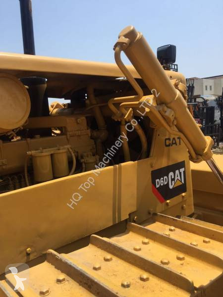 بلدوزر Caterpillar Bulldozer sur chenilles...