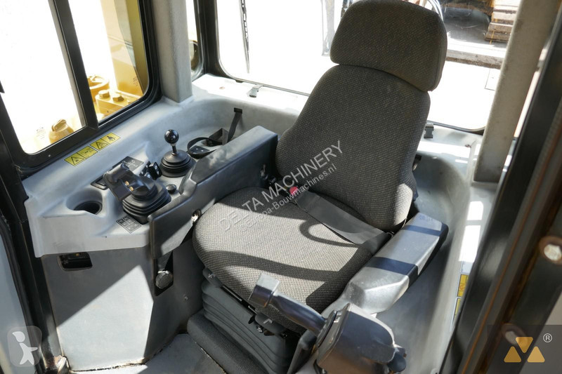 بلدوزر Caterpillar D6T