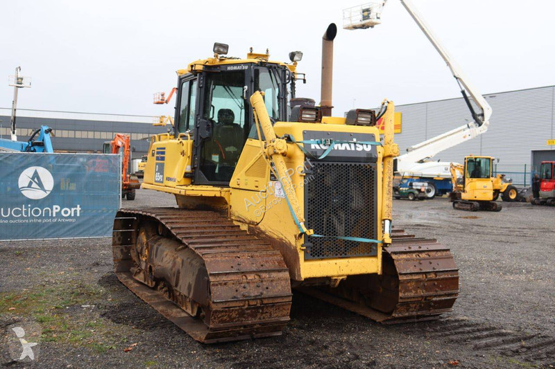 بلدوزر Komatsu