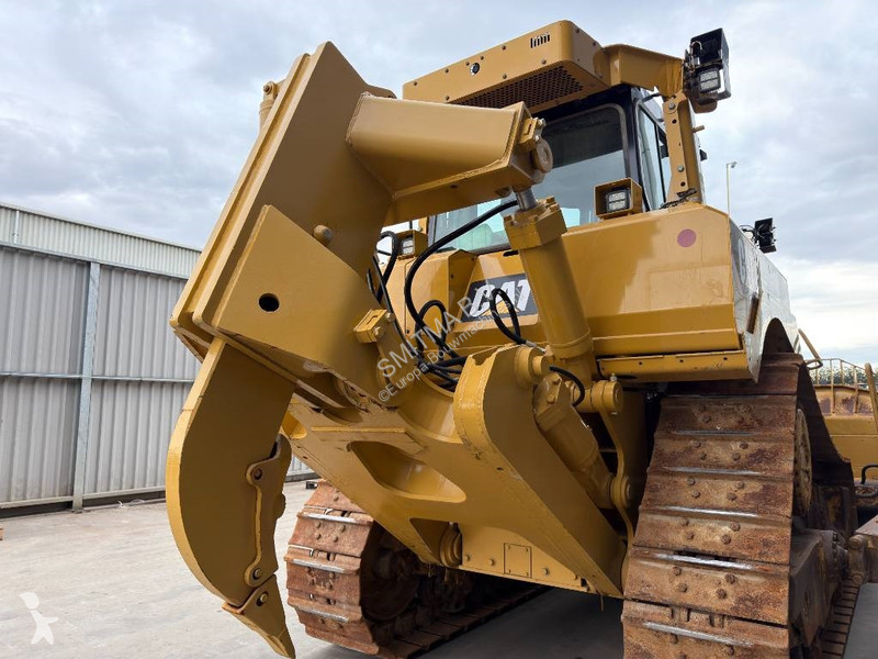 Buldozér Caterpillar - CE