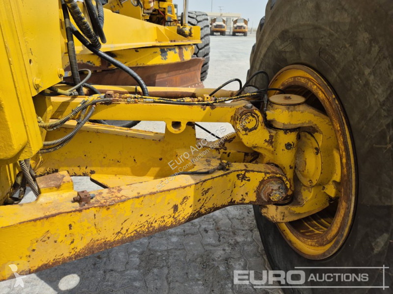 Buldozer Komatsu GD825A-2
