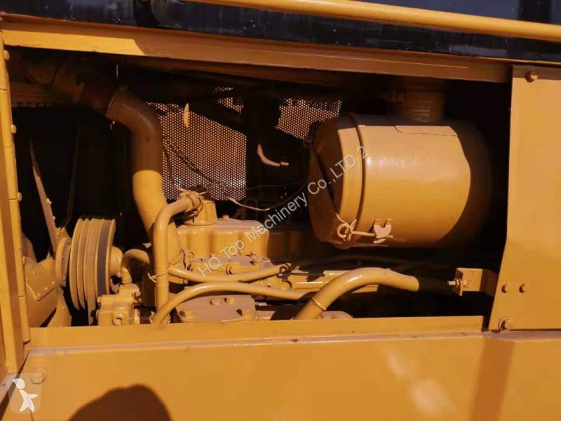 بلدوزر Caterpillar Bulldozer sur chenilles...