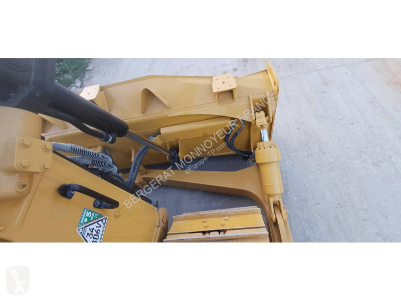 بلدوزر Caterpillar D6