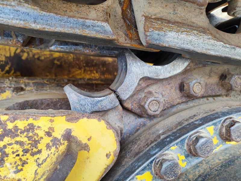 بلدوزر Komatsu 24