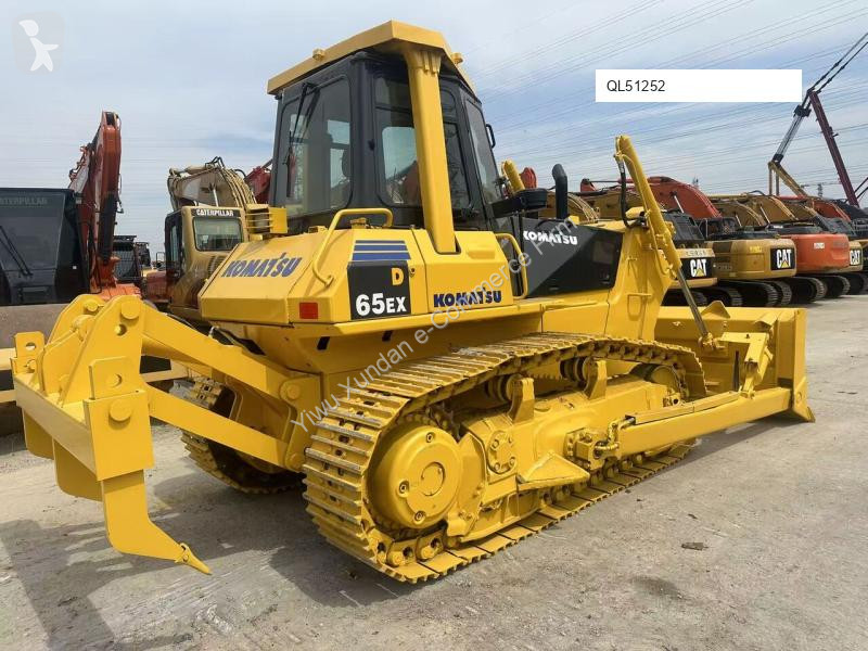 Buldozér Komatsu D65