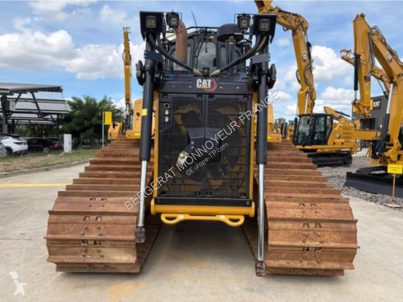 بلدوزر Caterpillar D6