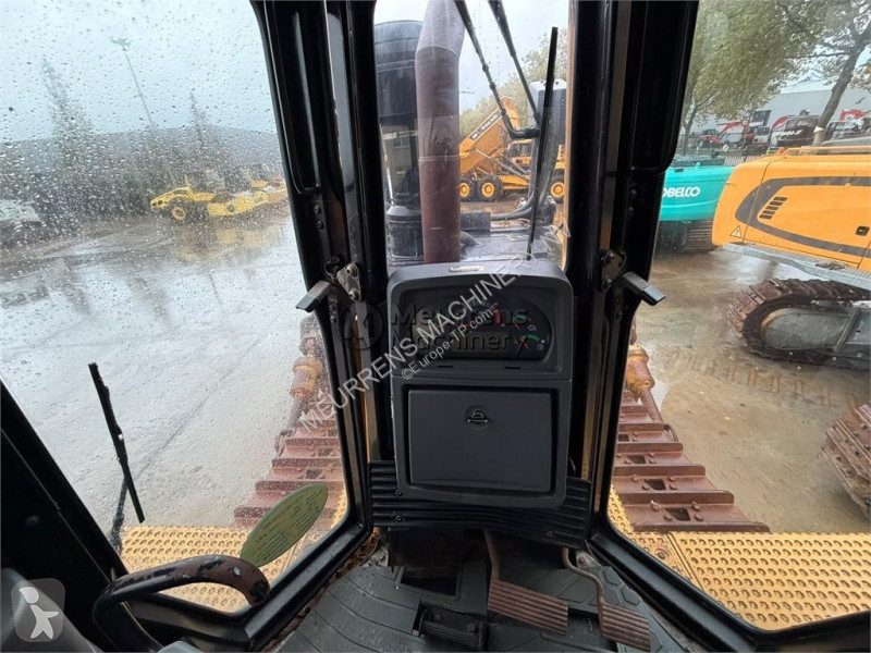 بلدوزر Caterpillar D8T