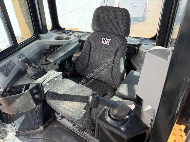 Bulldozer Caterpillar D6T XL - 3 Tine Ripper /...