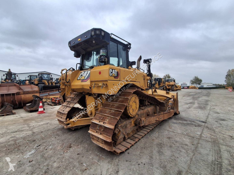 بلدوزر Caterpillar D6