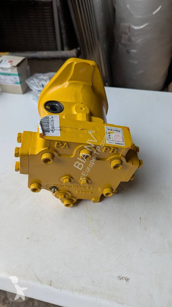 Furgoneta Komatsu D65PX-15 - HYDRAULIC MOTOR...