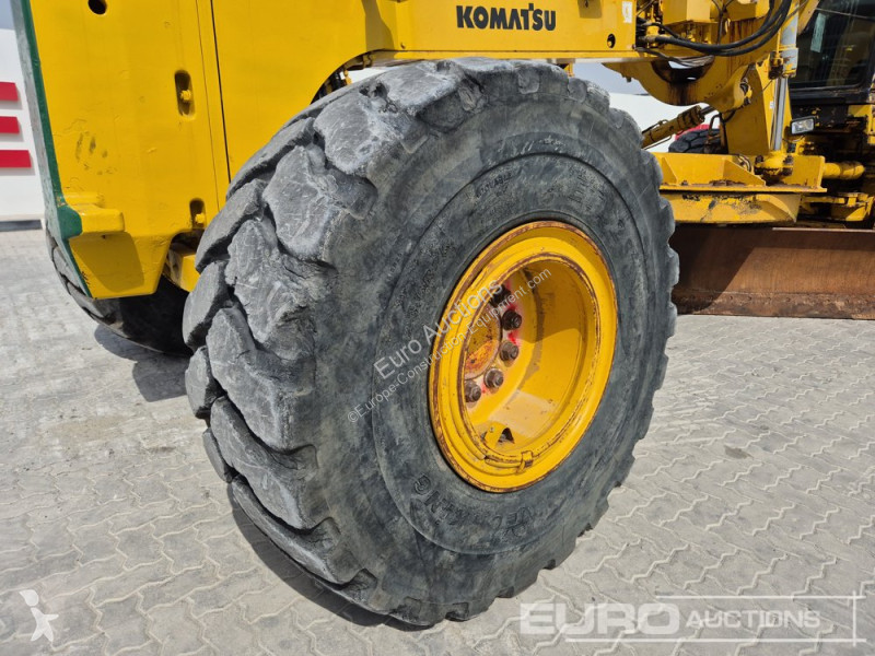 Buldozer Komatsu GD825A-2