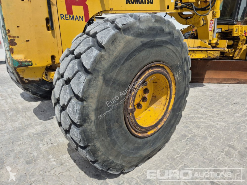 Bulldozer Komatsu GD825A-2