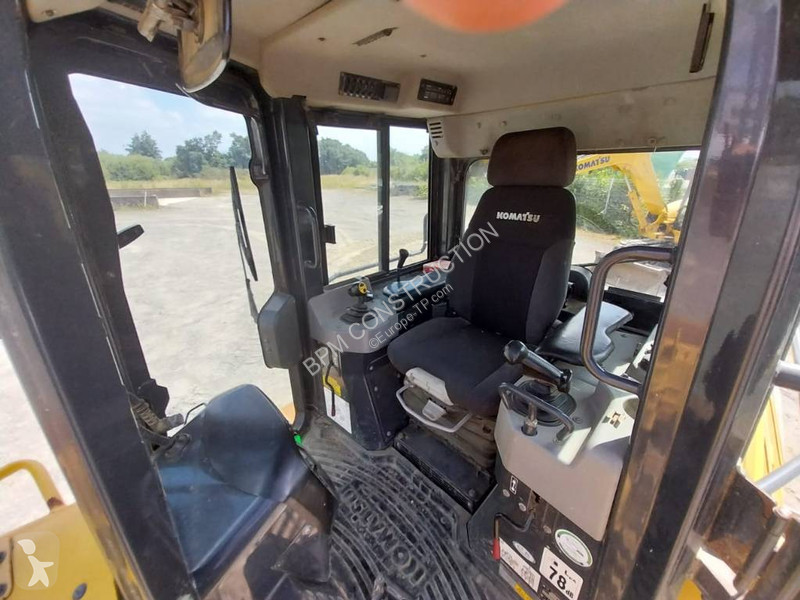 بلدوزر Komatsu