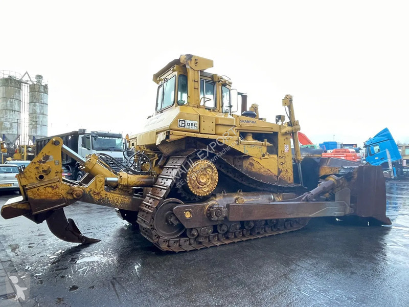 Bulldozer Caterpillar Dozer with Ripper Very...