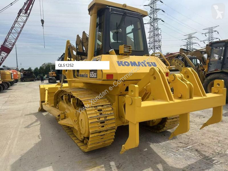 Buldozér Komatsu D65