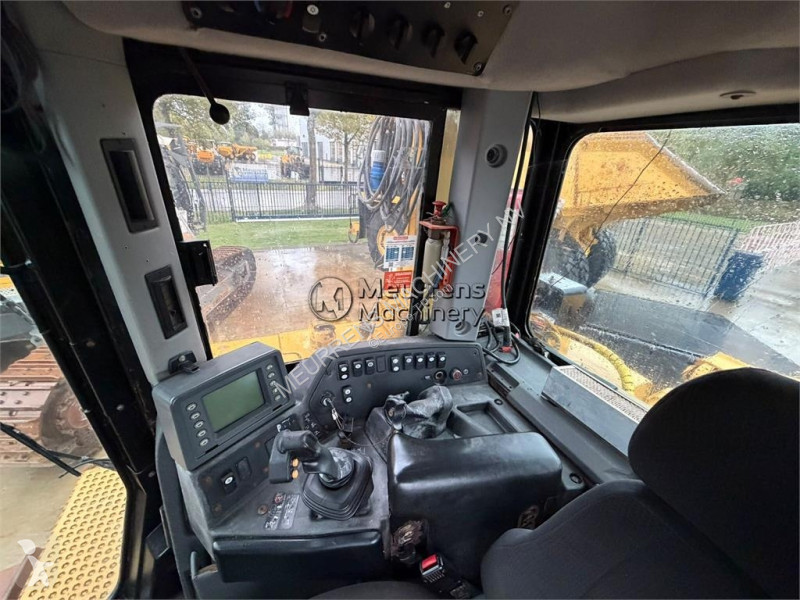 بلدوزر Caterpillar D8T