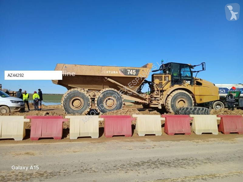 Dumper Caterpillar 745
