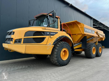 Tombereau articulé Volvo