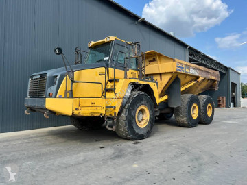 Tombereau articulé Komatsu