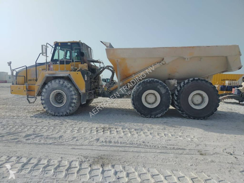 Dumper Komatsu R (4 pieces available in Abu Dhabi)