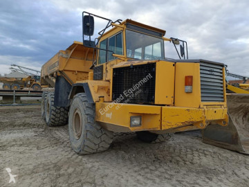 Tombereau articulé Volvo