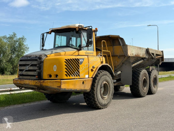 Tombereau articulé Volvo