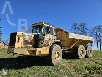 Tombereau articulé Volvo