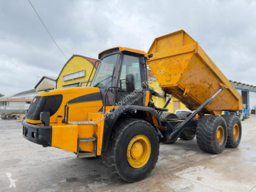 Kloubová sklápěčka JCB