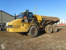 Tombereau articulé Caterpillar 725