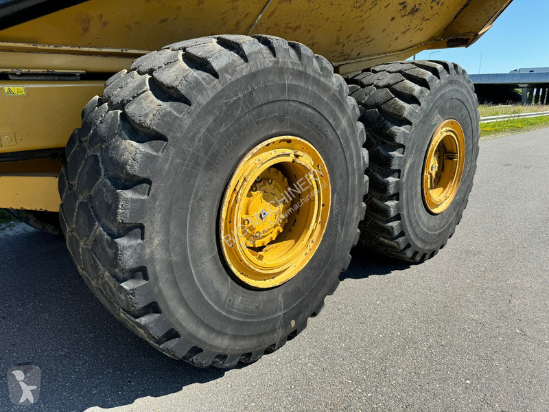 Dumper Caterpillar