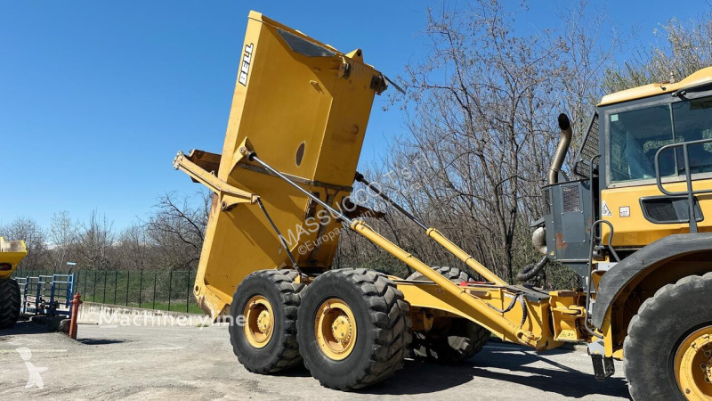 عربة قلابة Bell B30E