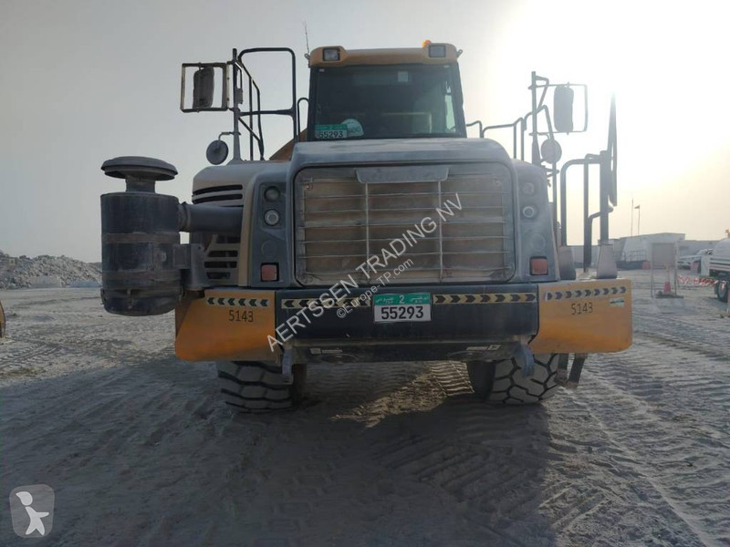Dumper Komatsu R (4 pieces available in Abu Dhabi)
