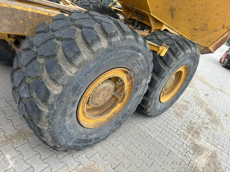 عربة قلابة Bell 6x6 Articulated dumptruck, 2012...