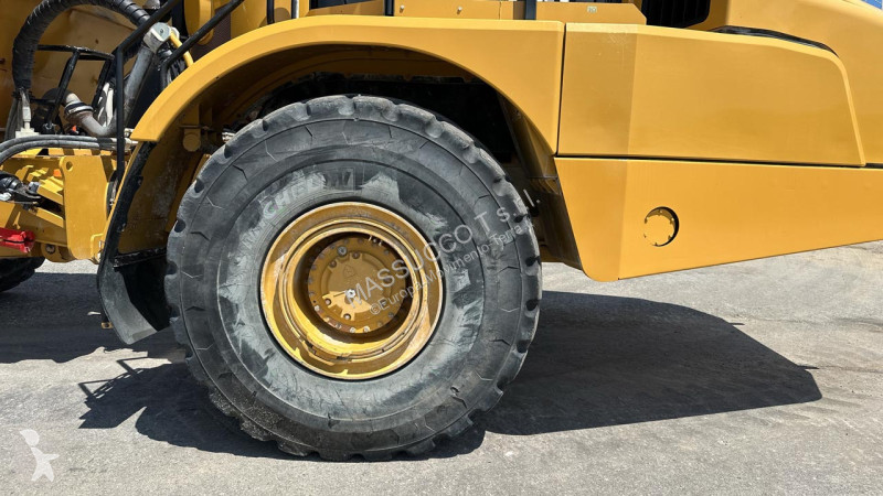 Sklápač Caterpillar 6X6