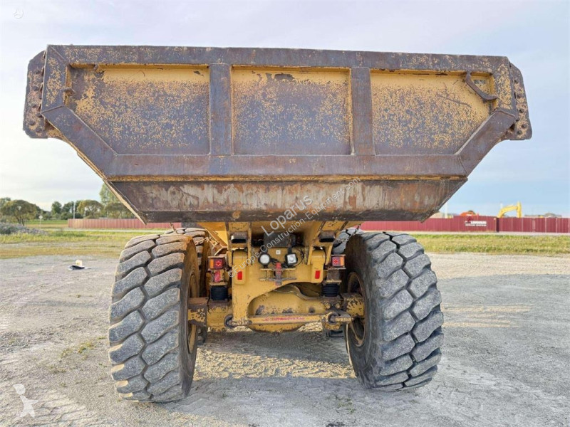 Карьерный самосвал Caterpillar 730