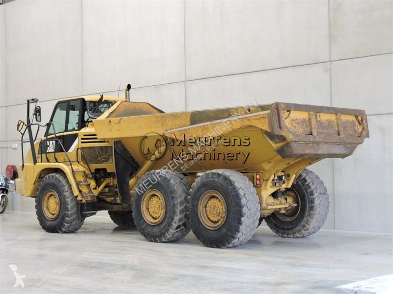 Sklápač Caterpillar 725