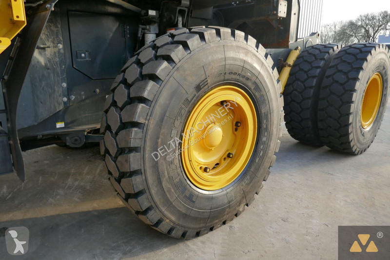 Sklápač Komatsu HD405-8