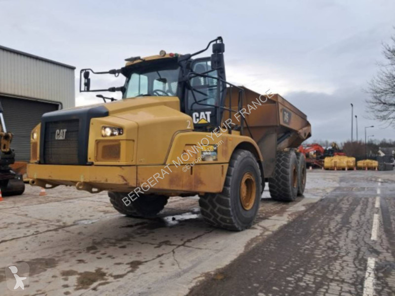 Sklápač Caterpillar 745