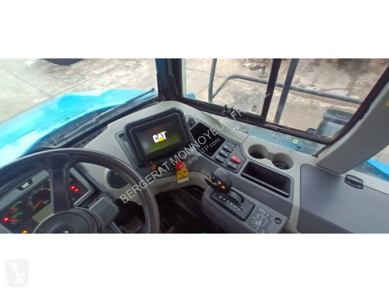 Sklápač Caterpillar 745